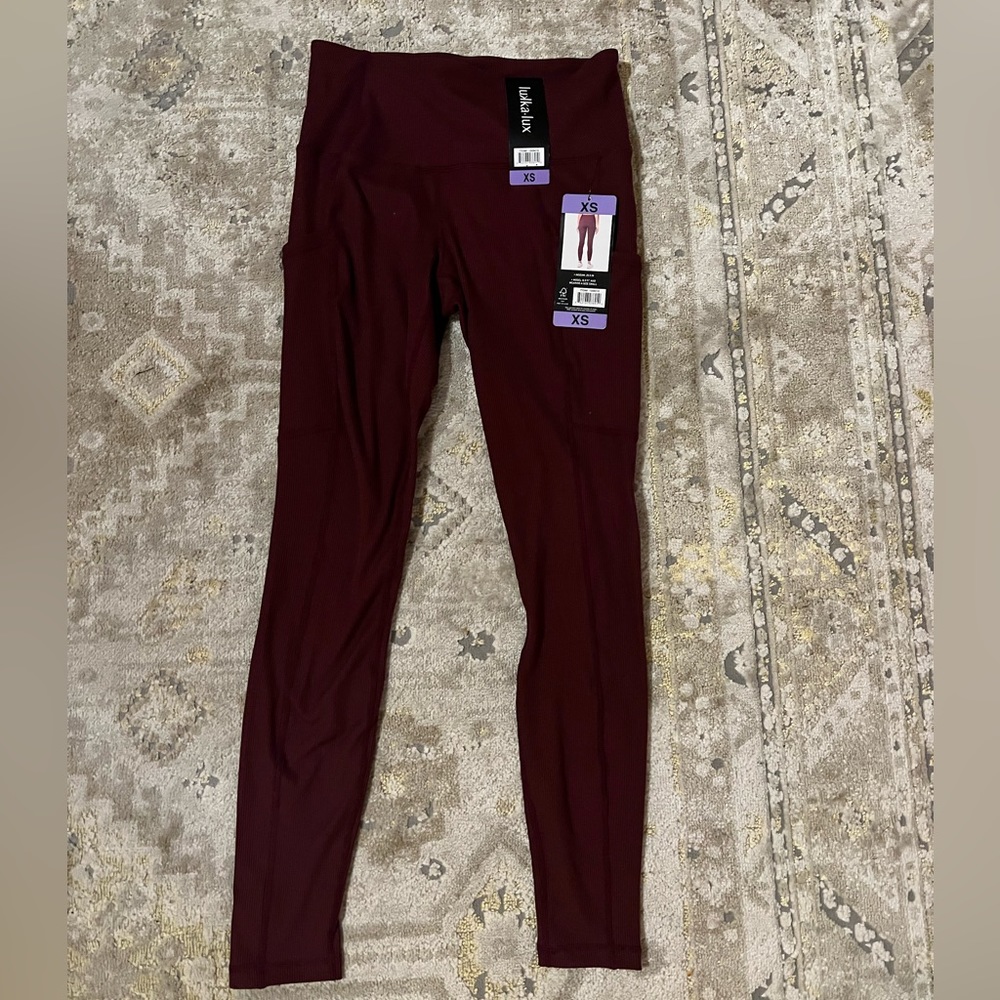 Women’s extra small burgundy Lukka Lux ribbed legging with pockets